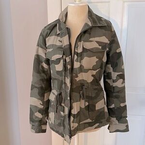 HM size2 womens lightly padded camo coat